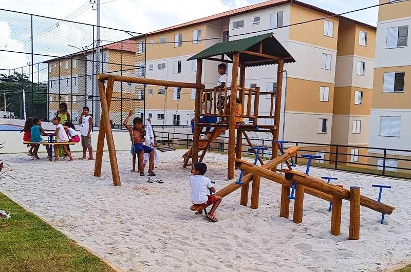 220 famílias, vítimas das chuvas de 21, recebem as chaves de suas casas, no Residencial Salobrinho 