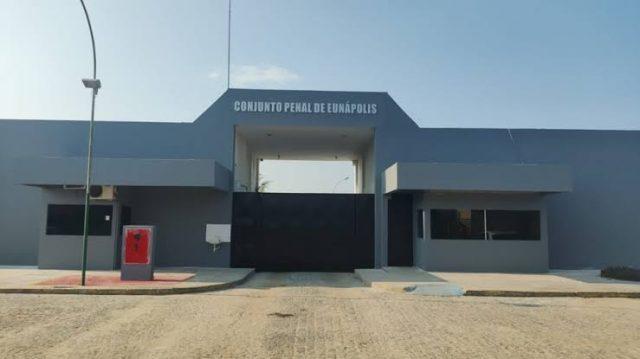 Homens armados invadem conjunto penal de Eunápolis e libertam 16 presos