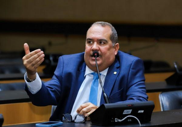 Bater foto com o governador não quer dizer que apoia, diz Sandro Régis sobre base governista