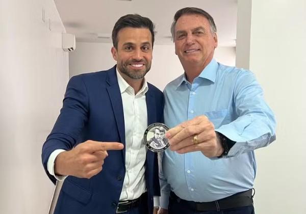 Inelegíveis, Bolsonaro e Marçal venceriam Lula em segundo turno, diz Atlas