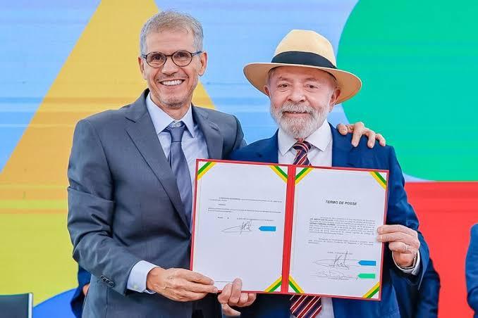 LULA PERDE 1 MILHÃO DE SEGUIDORES NAS REDES E VÊ APROVAÇÃO CAIR