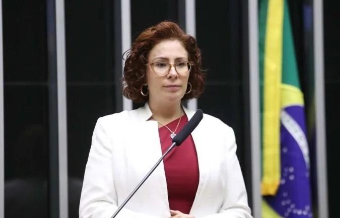 Rede X recorre ao STF contra suspensão de perfis de Carla Zambelli