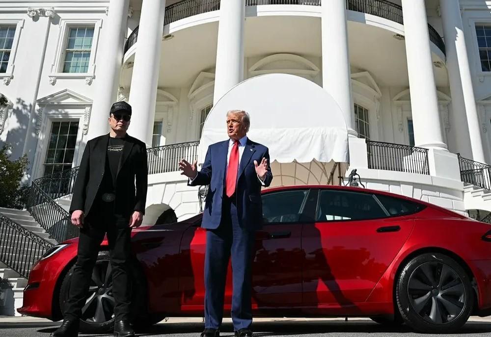 TRUMP, MUSK E O CARRO