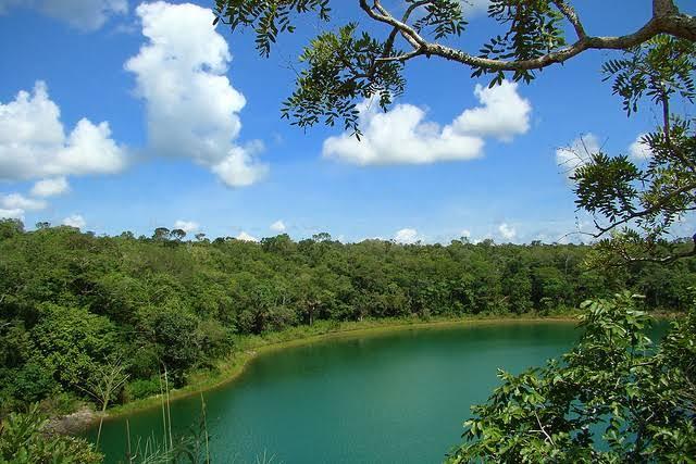A Lagoa Encantada e o Legado de Pero de Magalhães Gândavo: Mistérios Históricos e Geológicos