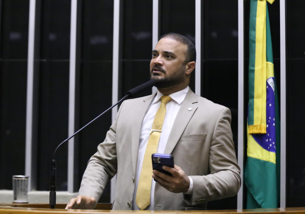 Câmara aprova auxílio-aluguel emergencial para policiais e bombeiros