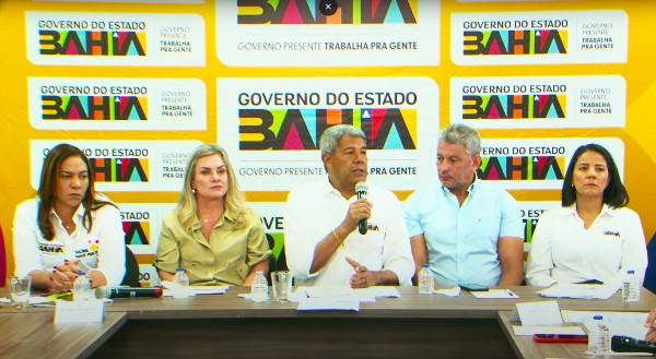 Jerônimo Rodrigues critica gestão de Bruno Reis e aponta sobrecarga do Estado na educação e saúde