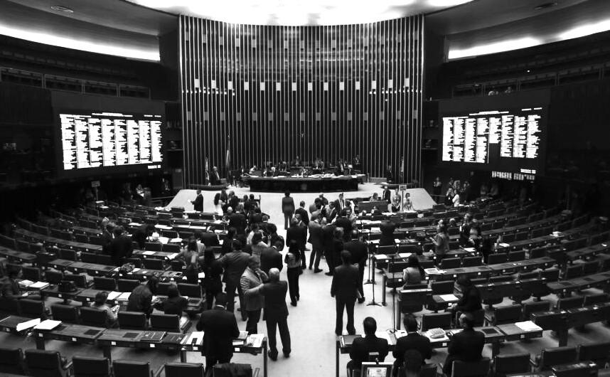 Pesquisa aponta que 81% dos brasileiros não confiam no Congresso