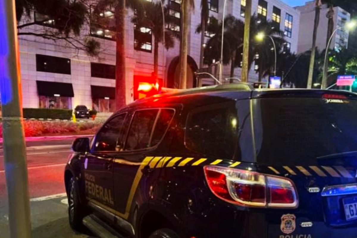 Polícia Federal desarticula esquema do PCC em 10 estados e apreende 141 carros e 192 imóveis