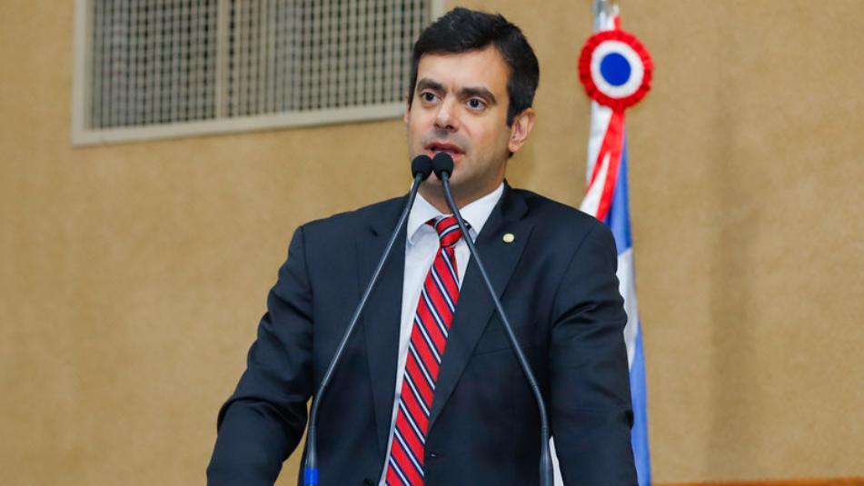 Tiago Correia rebate boatos sobre desistência de ACM Neto em 2026 e chama rumores de “fake news”