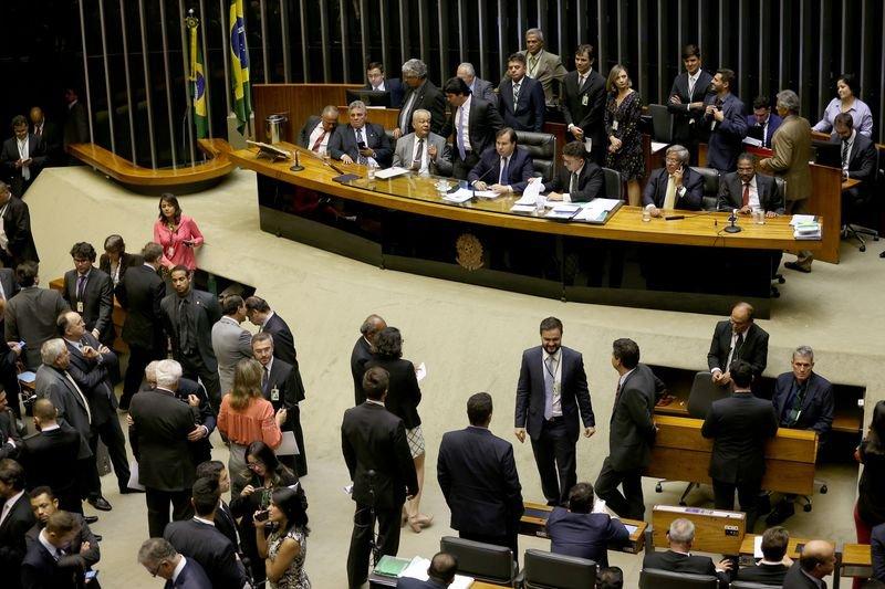 O PARLAMENTO E O PÉ DO CABOCLO