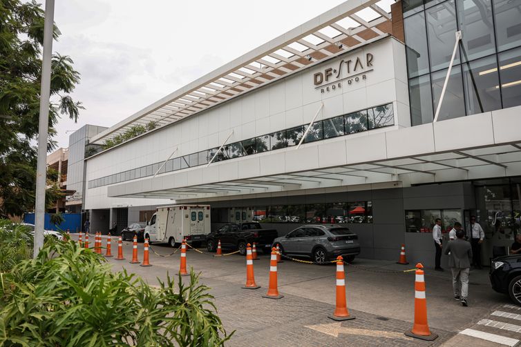 Bolsonaro segue em observação e pode ter alta na quinta-feira