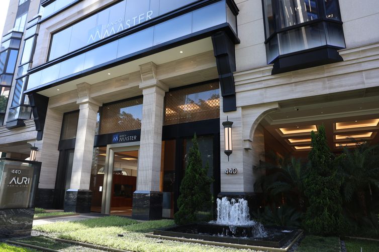 Dono do Banco Master e ex-presidente do BRB depõem à PF nesta terça