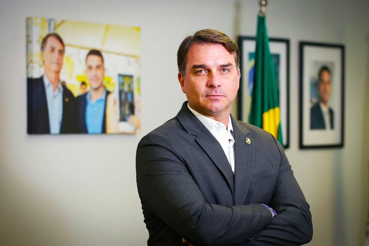 Eleições 2026: Flávio Bolsonaro confirma candidatura e impacta cenário político brasileiro