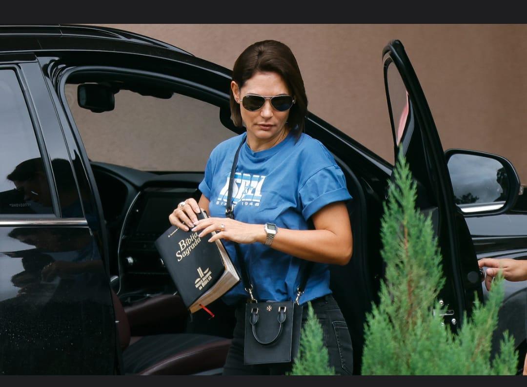 O LIVRO SAGRADO E A POLÍTICA