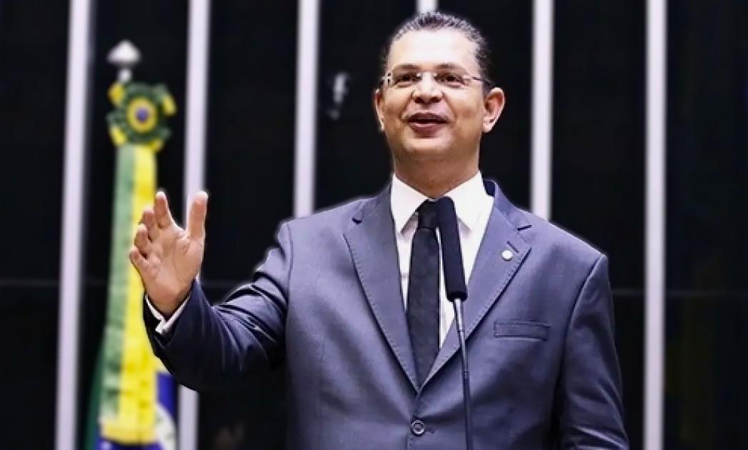 Operação da PF apreende R$ 430 mil em espécie em endereço ligado a Sóstenes Cavalcante