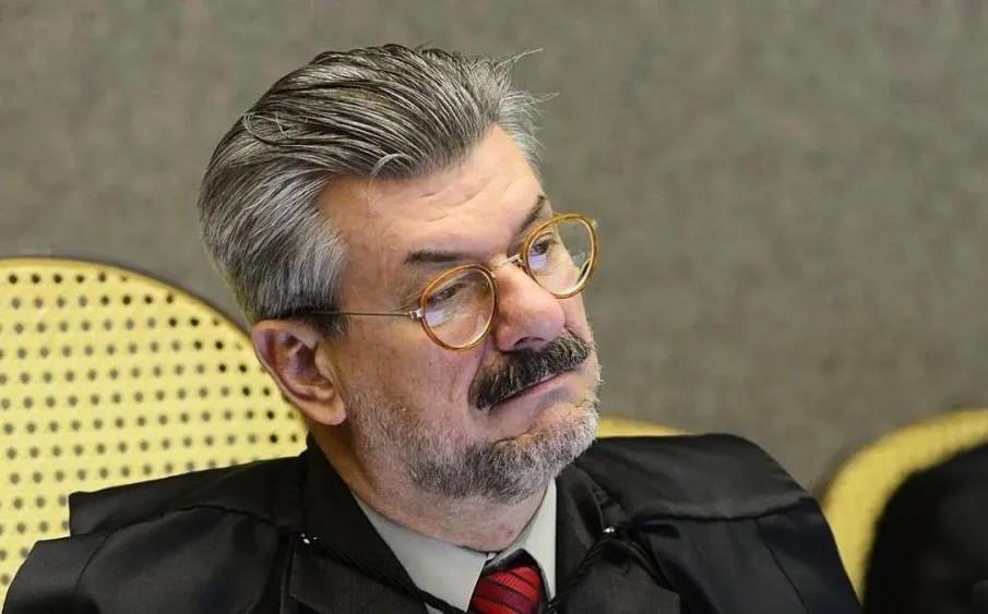 Vítima de assédio sexual diz que “pôde sentir o órgão” de ministro do STJ