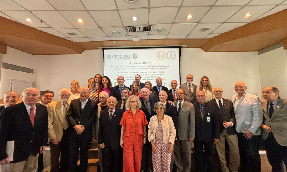 AMRJ admite novos acadêmicos em Assembleia Extraordinária