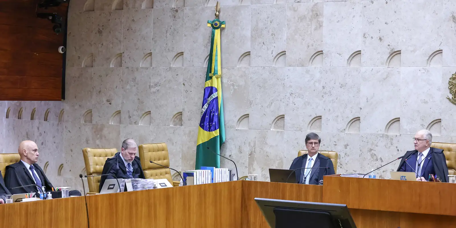 STF retoma julgamento sobre pagamento de penduricalhos 