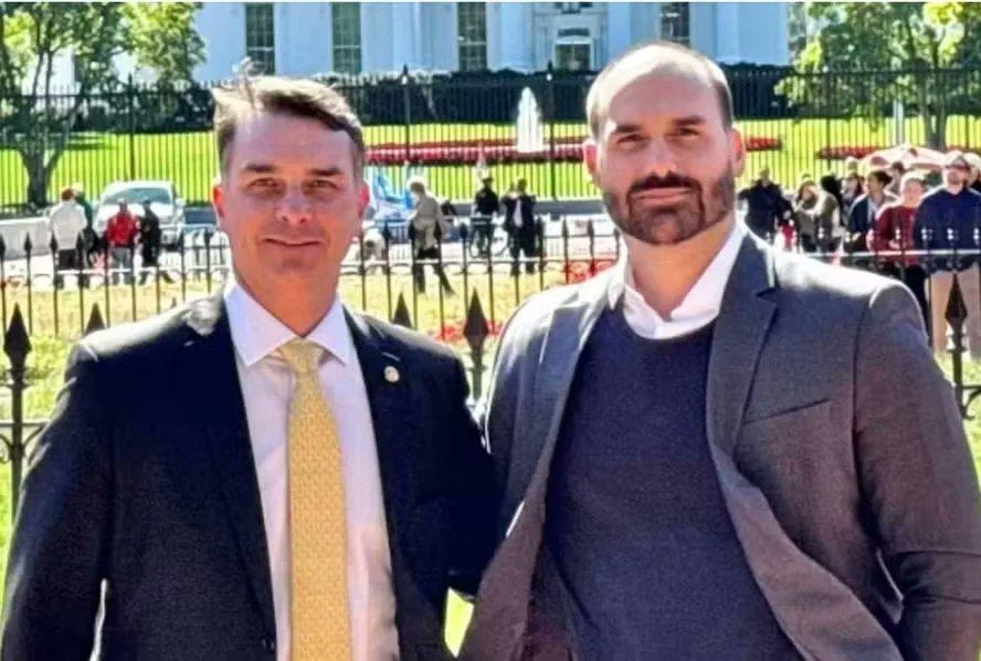 A PREOCUPANTE DECLARAÇÃO DE FLÁVIO BOLSONARO