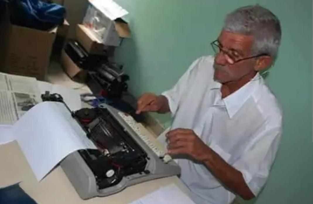 ENTRE LINHAS E MEMÓRIAS: UMA VIDA DEDICADA À ANÁLISE POLÍTICA