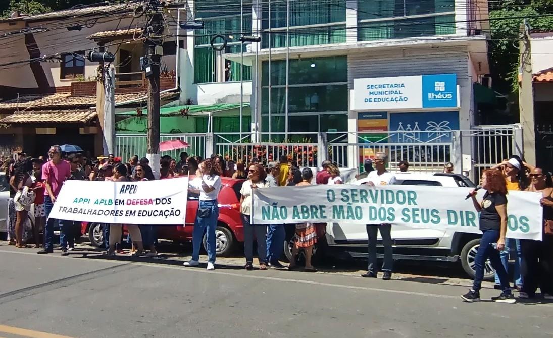 Greve na educação em Ilhéus: Trabalhadores paralisam atividades por 24h e cobram valorização salarial