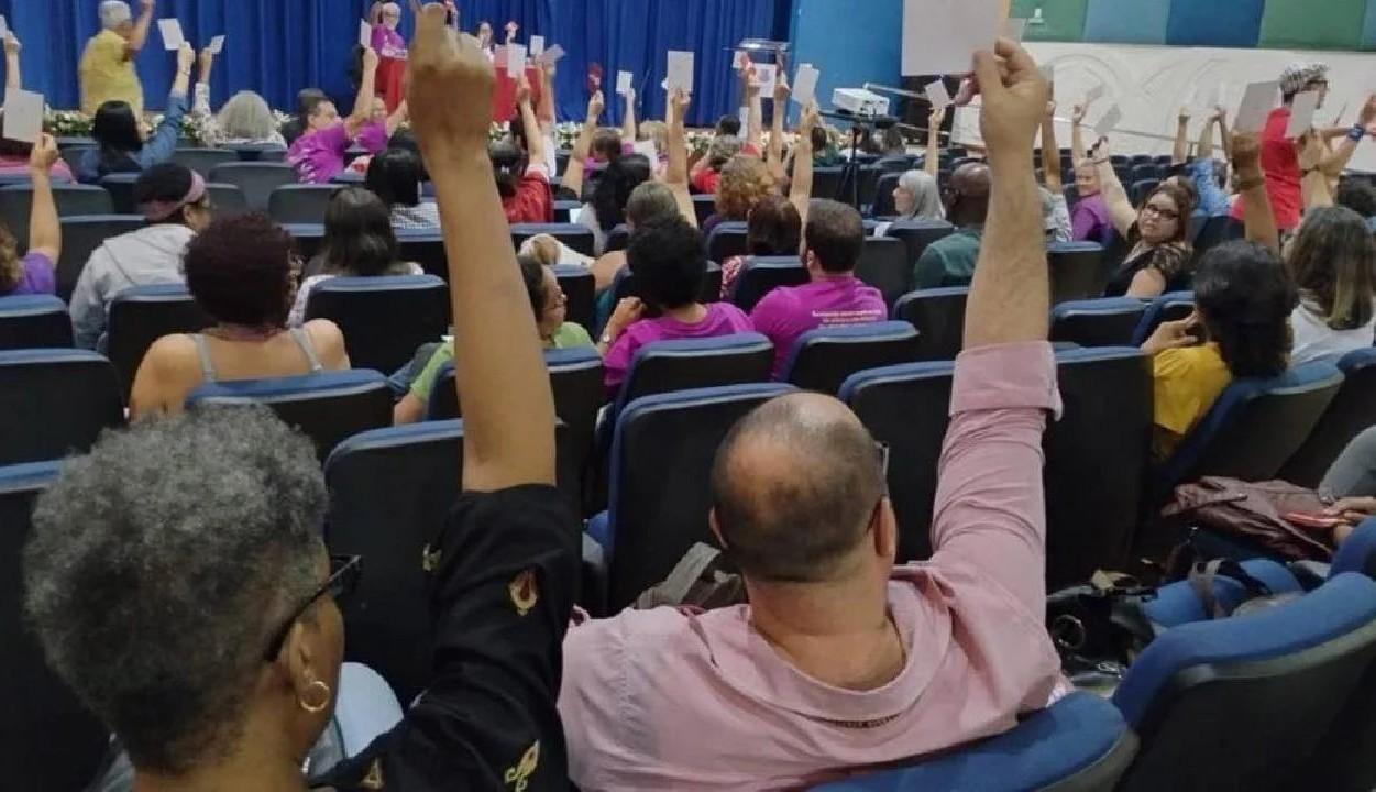 Braços cruzados nas estaduais: Professores da UNEB, UESC e UESB param por 24 horas na Bahia.