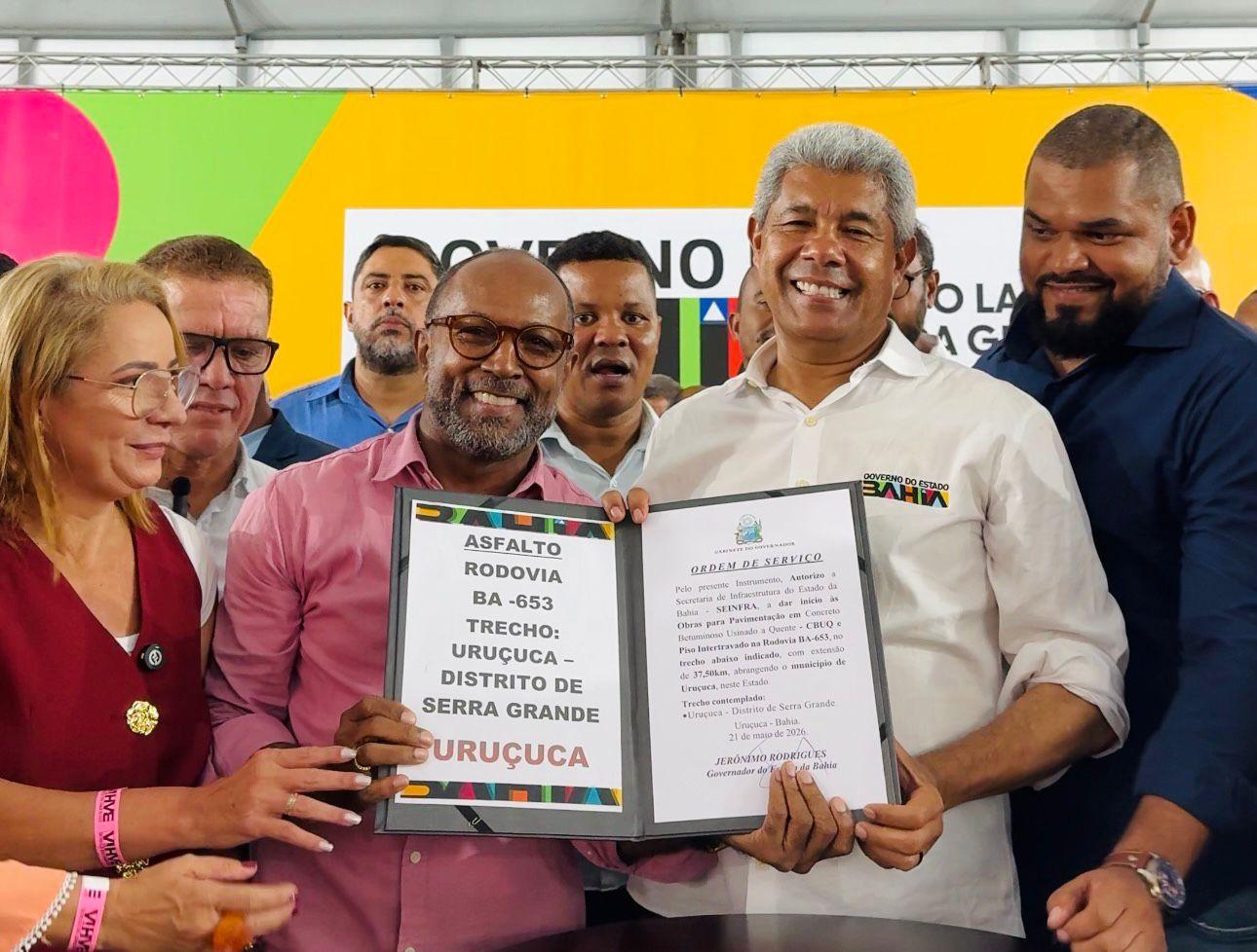 Em Uruçuca, Bebeto Galvão participa de ato que marca início das obras de pavimentação da estrada até Serra Grande