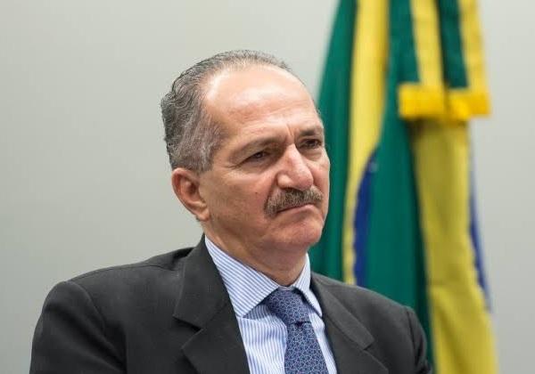 Guerra interna no DC: Aldo Rebelo reage à escolha de Joaquim Barbosa e promete ir à Justiça.