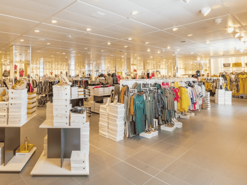 Pesquisa revela os itens de moda mais comprados no Brasil