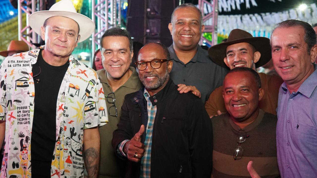 Bebeto Galvão participa dos festejos juninos no interior da Bahia