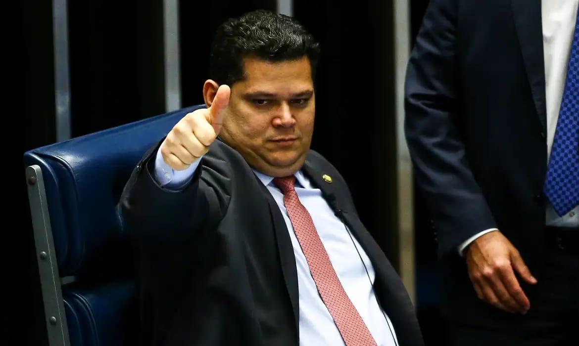 TERREMOTO NO SENADO