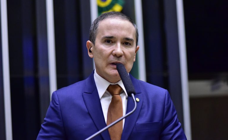 Comissão de Educação aprova proposta que prioriza recursos para escolas inclusivas
