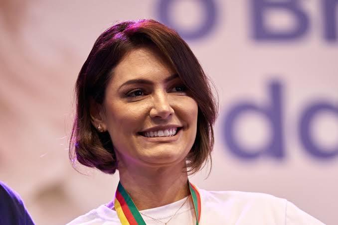 Racha no PL: Após Atrito com Flávio, Michelle Bolsonaro Confirma Candidatura ao Senado pelo DF