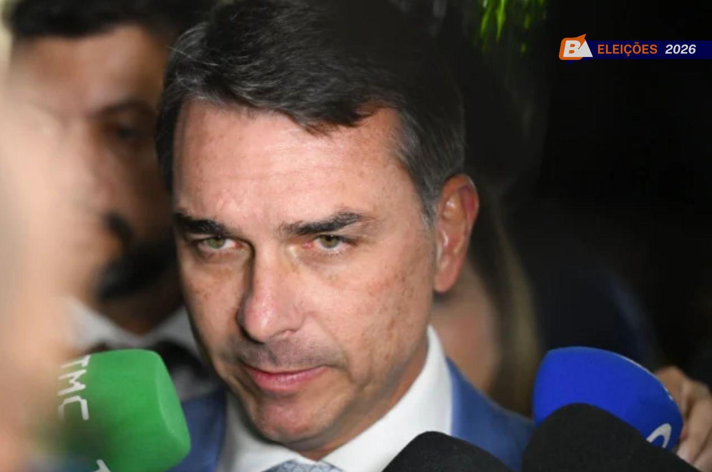 Alerta na Campanha: Flávio Bolsonaro aparecefiliado a partido rival a dois dias do prazo do TSE