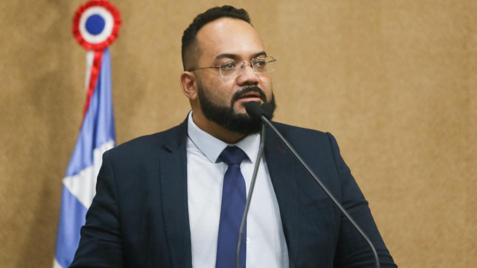 TRE-BA Condena Deputado Leandro de Jesus por Propaganda Antecipada Negativa Contra Jerônimo e Wagner