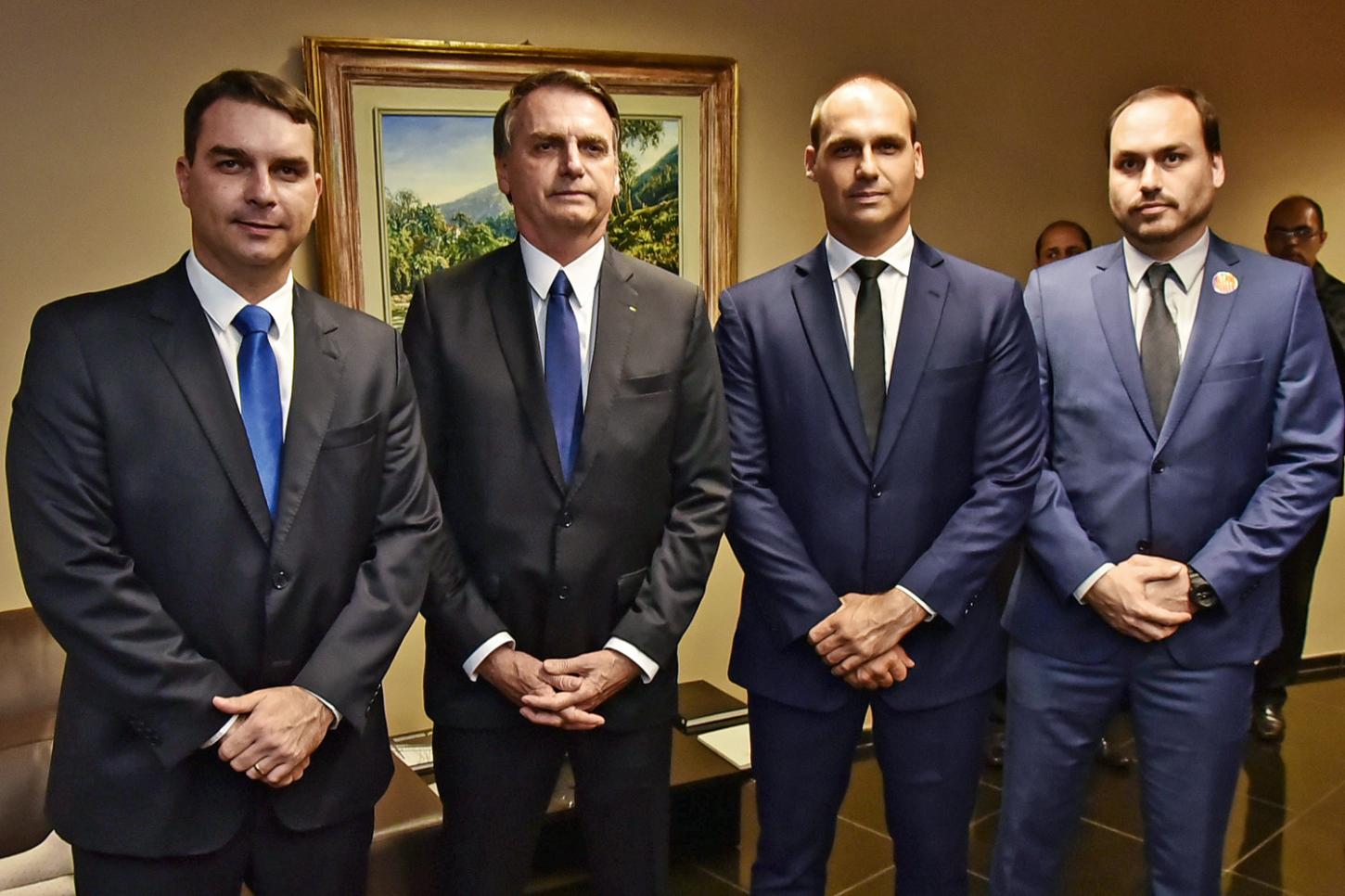 TARCÍSIO, MICHELLE E O CLÃ BOLSONARO