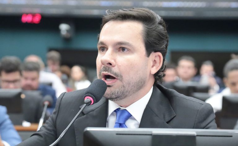 Comissão de Constituição e Justiça aprova fim de taxa de fiscalização sobre telefones celulares
