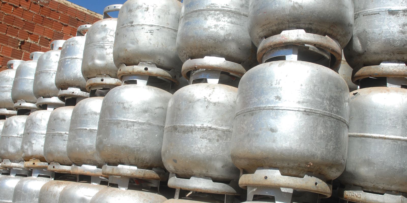 Justiça bloqueia R$ 327 mi do CV por venda ilegal de gás de cozinha