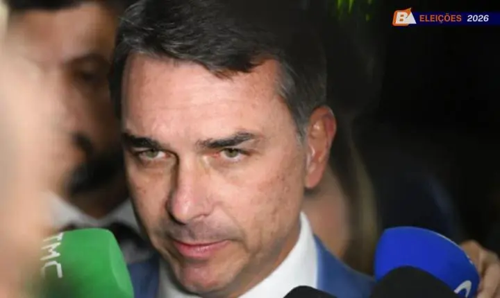 Alerta na Campanha: Flávio Bolsonaro aparecefiliado a partido rival a dois dias do prazo do TSE