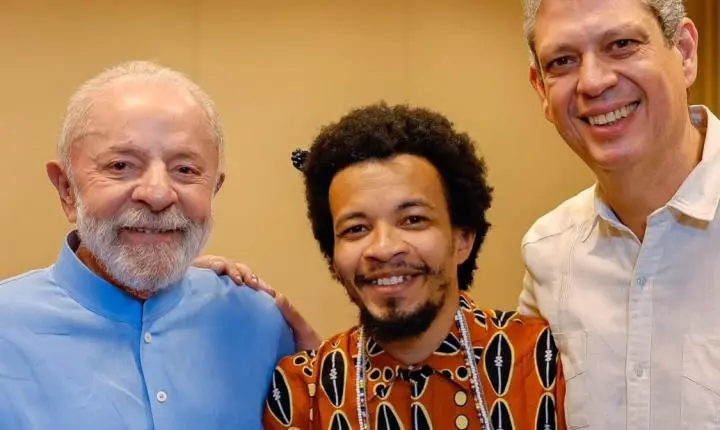 Ao lado de Lula, Vinícius Quilombola participa de convenção da base governista na Bahia