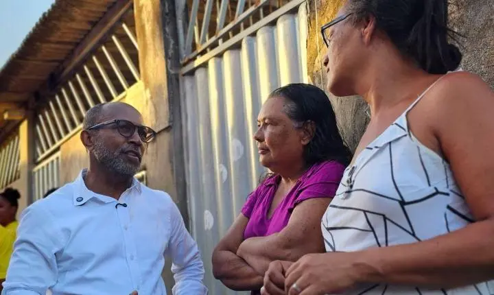 Bebeto faz corpo a corpo no Alto do Coqueiro e destaca emendas para áreas de risco de Ilhéus
