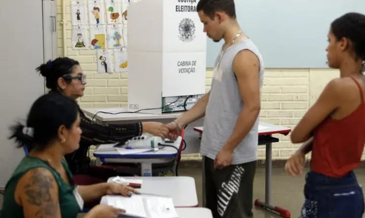 Brasileiros voltam às urnas no domingo para escolher presidente da República e seis governadores