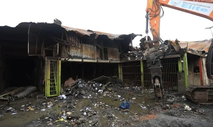 Ceagesp constrói estrutura provisória para atingidos por incêndio
