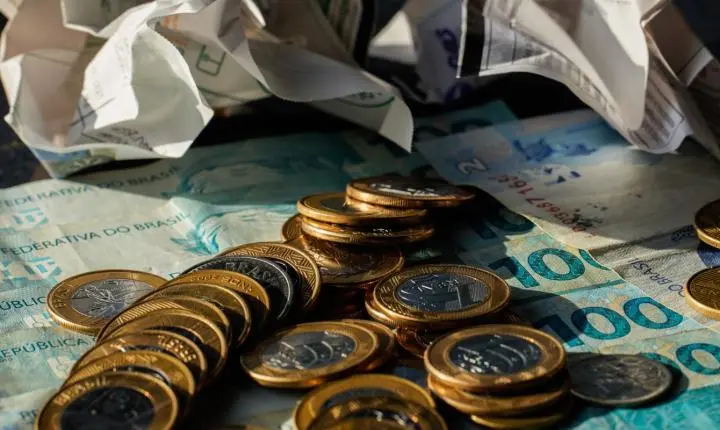 Economia cresce 0,7% em maio, puxada por consumo das famílias, diz FGV