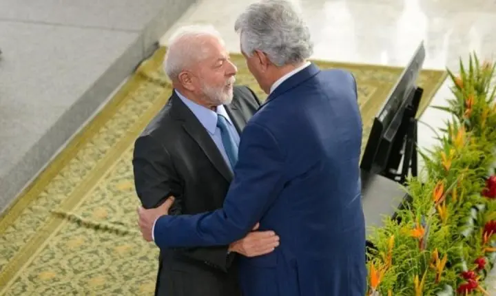 LULA E CAIADO DE MÃOS DADAS