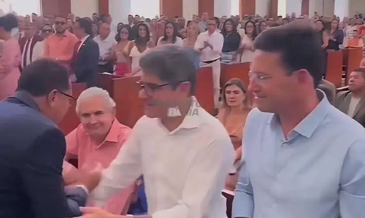 O TEATRO DOS POLÍTICOS