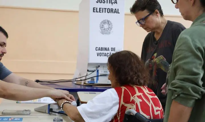 Primeiro turno contou com 43% mais eleitores de ao menos 70 anos