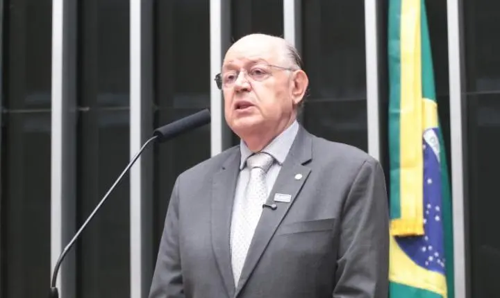 Projeto restringe participação em seleções brasileiras de futebol a atletas que atuam no país