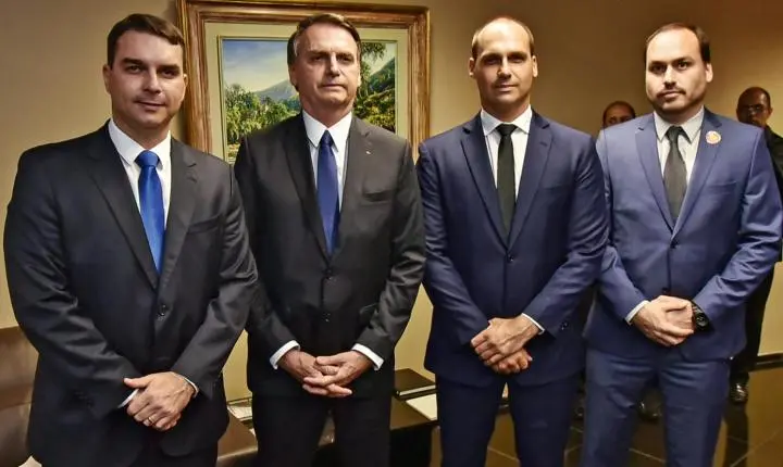 TARCÍSIO, MICHELLE E O CLÃ BOLSONARO
